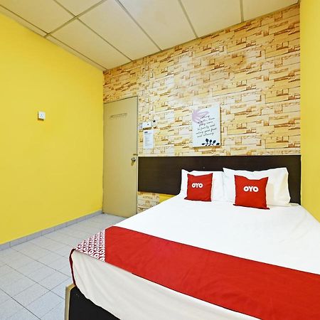 Oyo 90363 Nyamanya Inn Kuantan Bagian luar foto