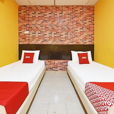 Oyo 90363 Nyamanya Inn Kuantan Bagian luar foto