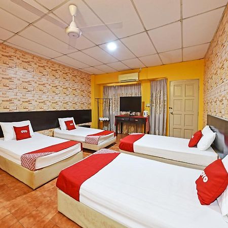 Oyo 90363 Nyamanya Inn Kuantan Bagian luar foto