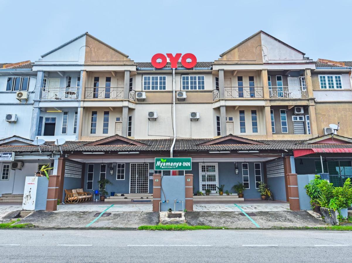Oyo 90363 Nyamanya Inn Kuantan Bagian luar foto