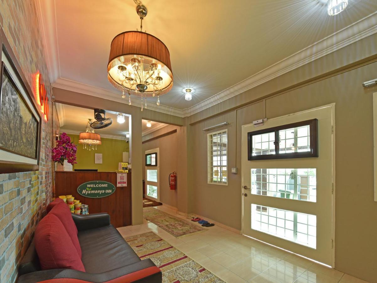 Oyo 90363 Nyamanya Inn Kuantan Bagian luar foto
