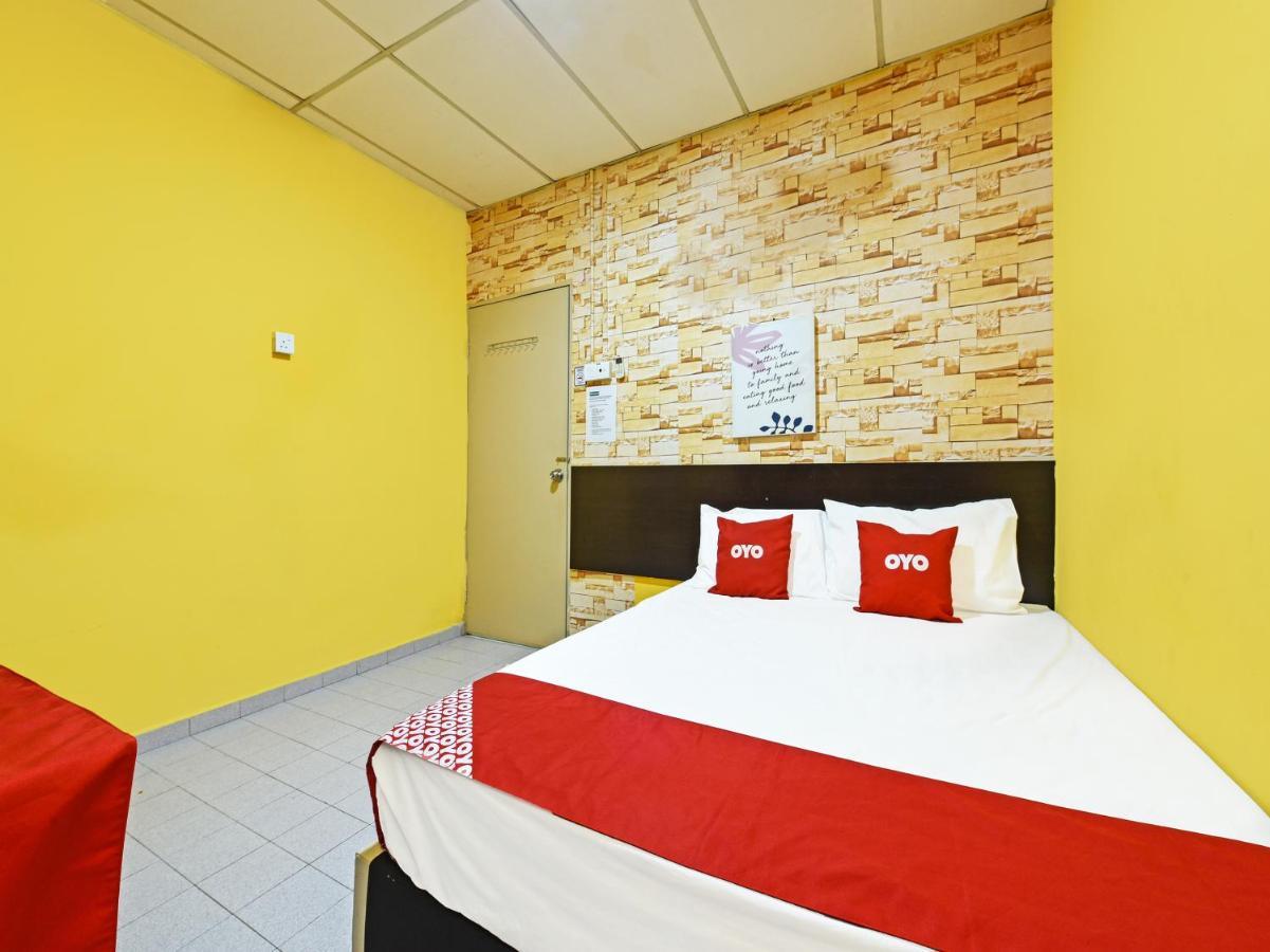Oyo 90363 Nyamanya Inn Kuantan Bagian luar foto