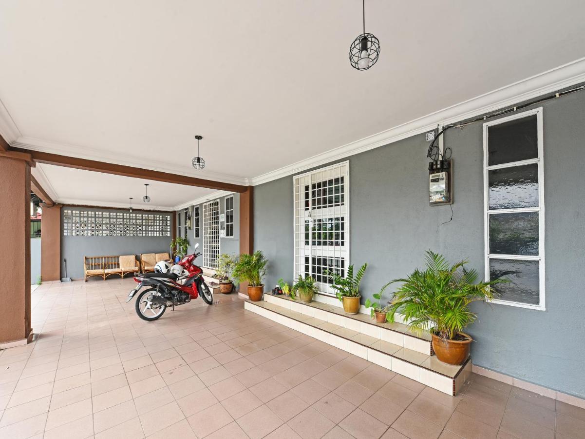 Oyo 90363 Nyamanya Inn Kuantan Bagian luar foto