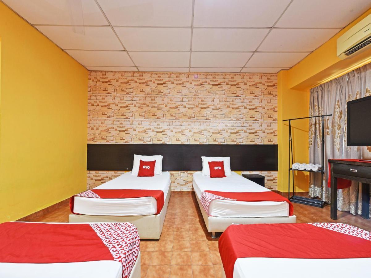 Oyo 90363 Nyamanya Inn Kuantan Bagian luar foto