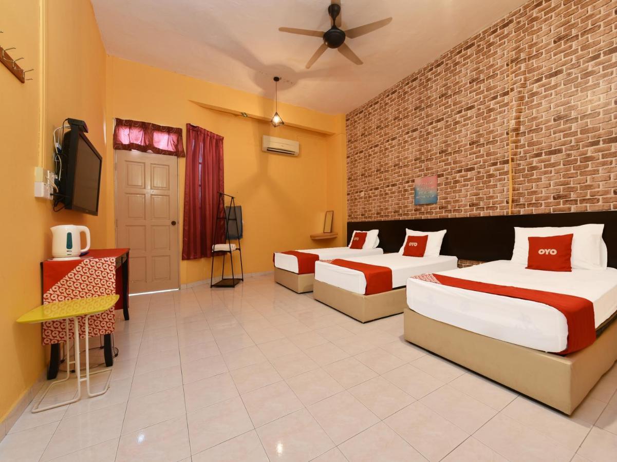 Oyo 90363 Nyamanya Inn Kuantan Bagian luar foto