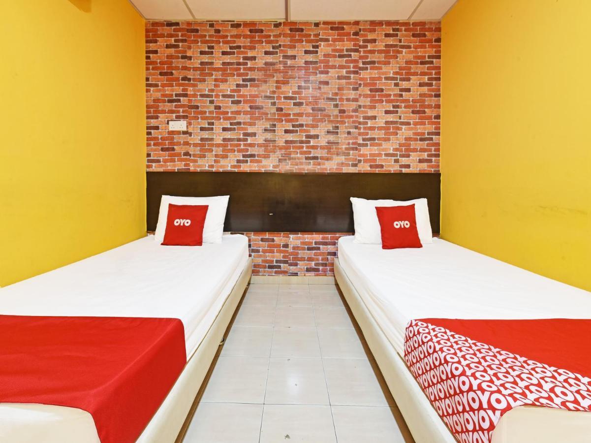 Oyo 90363 Nyamanya Inn Kuantan Bagian luar foto