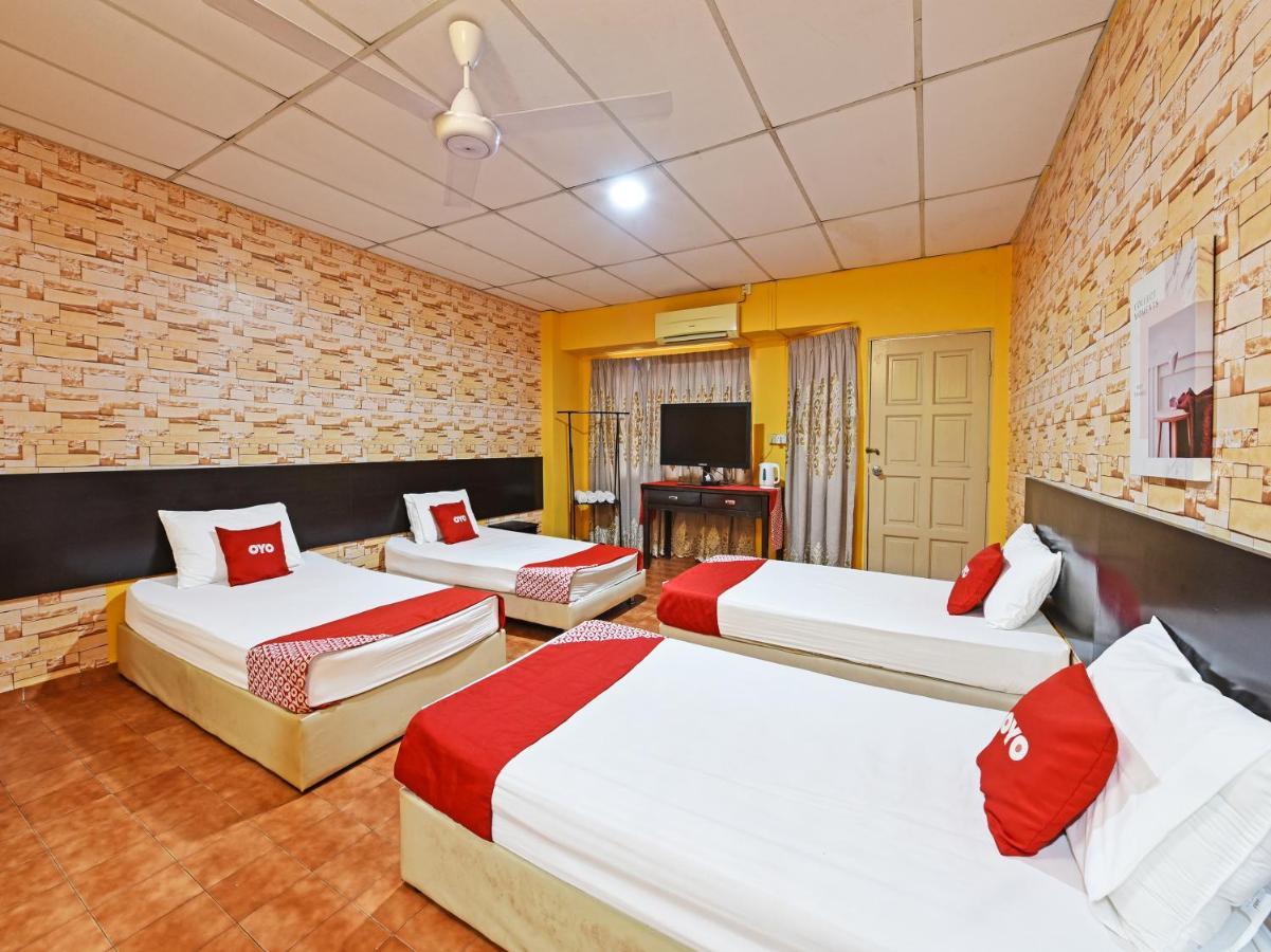 Oyo 90363 Nyamanya Inn Kuantan Bagian luar foto