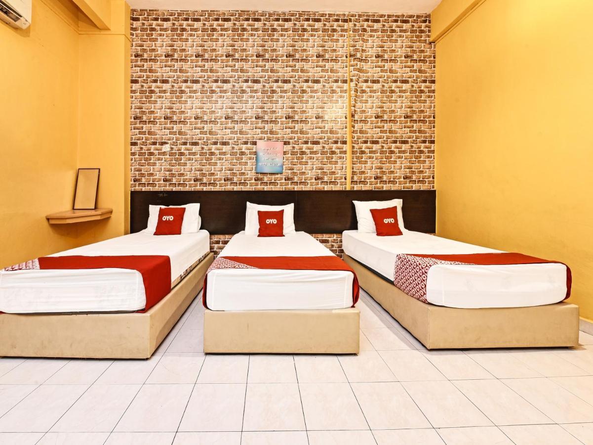 Oyo 90363 Nyamanya Inn Kuantan Bagian luar foto