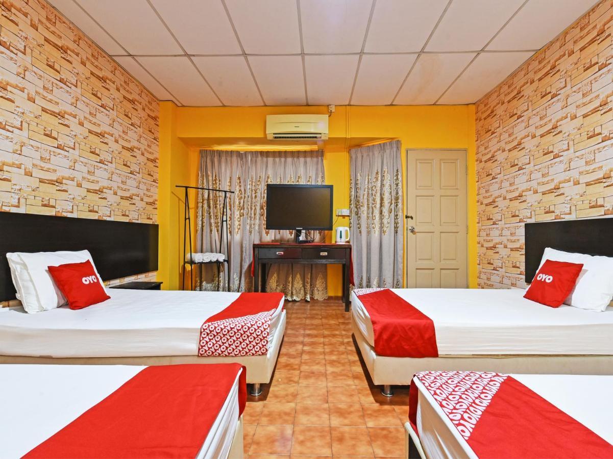 Oyo 90363 Nyamanya Inn Kuantan Bagian luar foto